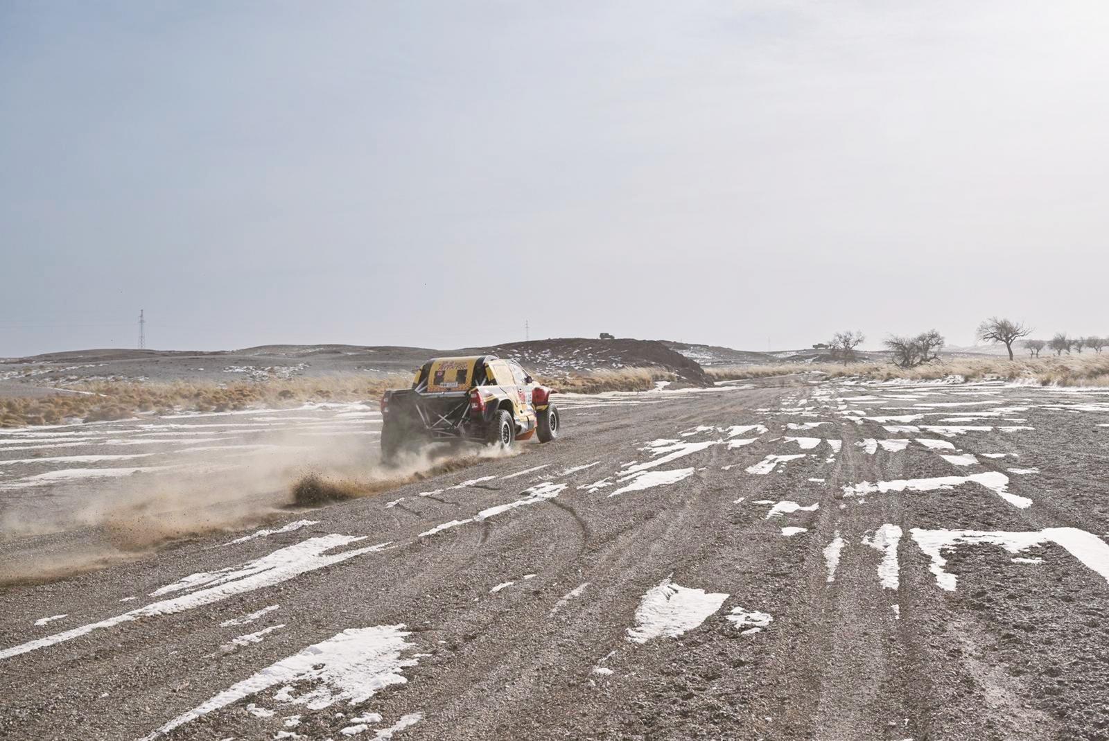 甘其毛都中蒙俄汽摩拉力赛开赛